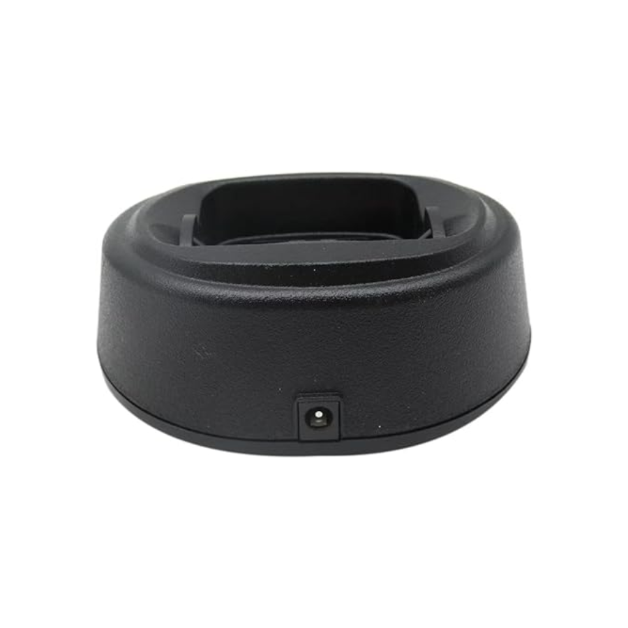 Base cargadora Motorola WPLN4137 para radio portátil EP450 y DEP450, vista lateral con conector de alimentación