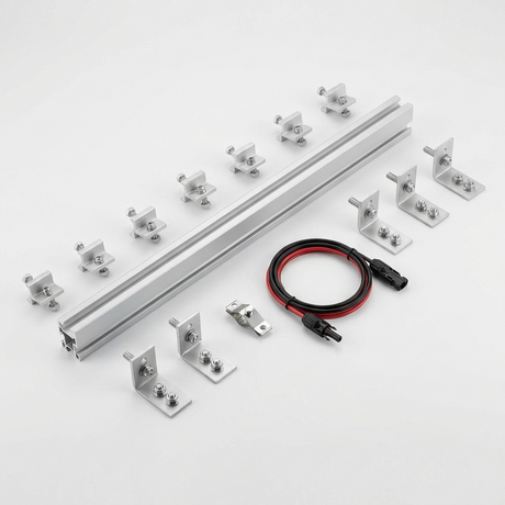 Kit de estructura en aluminio para 3 paneles solares: riel anodizado, mid clamps, end clamps, soportes en L con tornillos, grapa de tierra y conector MC4